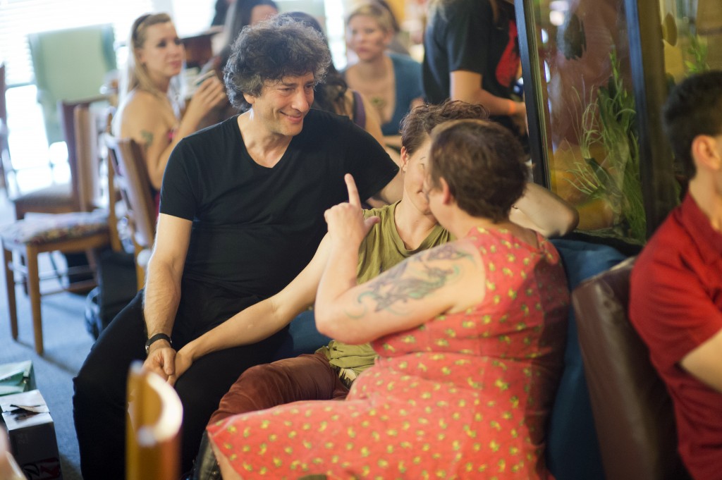 Neil, Amanda, and Lorraine share a sweet moment. (Photo by Marc Lebryk)