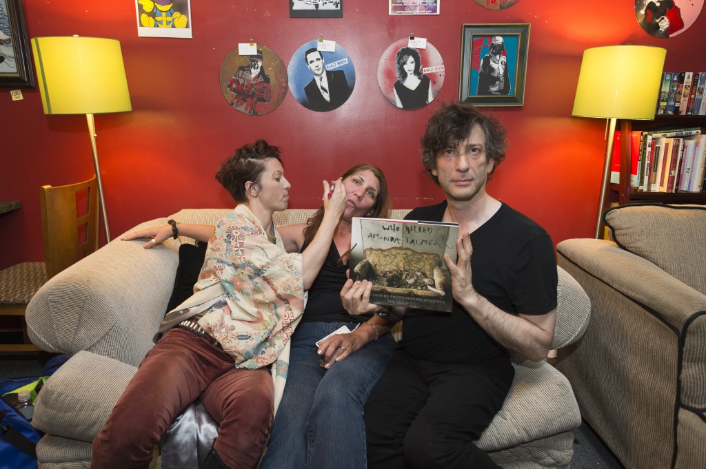 Amanda decorates Kristine Scalzi's face, after Neil autographed WHO KILLED AMANDA PALMER.(Photo by Marc Lebryk)